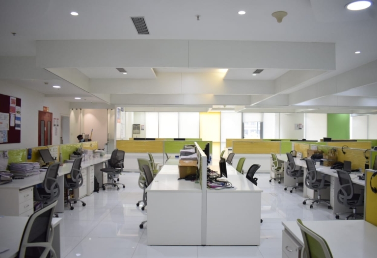 100 seater plug and play office space available in Vimannagar pune.