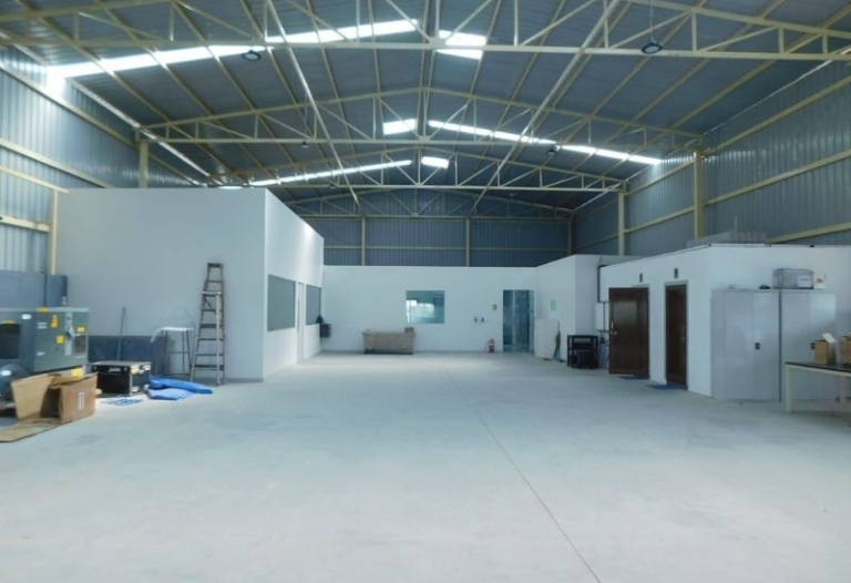 Ready-to-Move Showroom cum Warehouse &ndash; 10,050 Sq. Ft. | Near National Highway, Balewadi