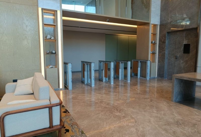 Large Floor Plate Warm Shell Office Space for Corporate Leasing in Prime Location