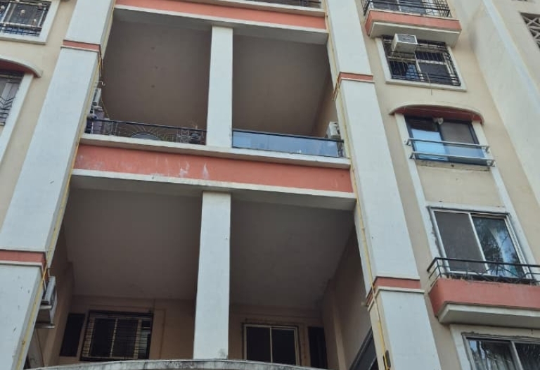 Spacious 4 BHK Flat for Sale | Sovereign Apartment, Kalyani Nagar, Pune 