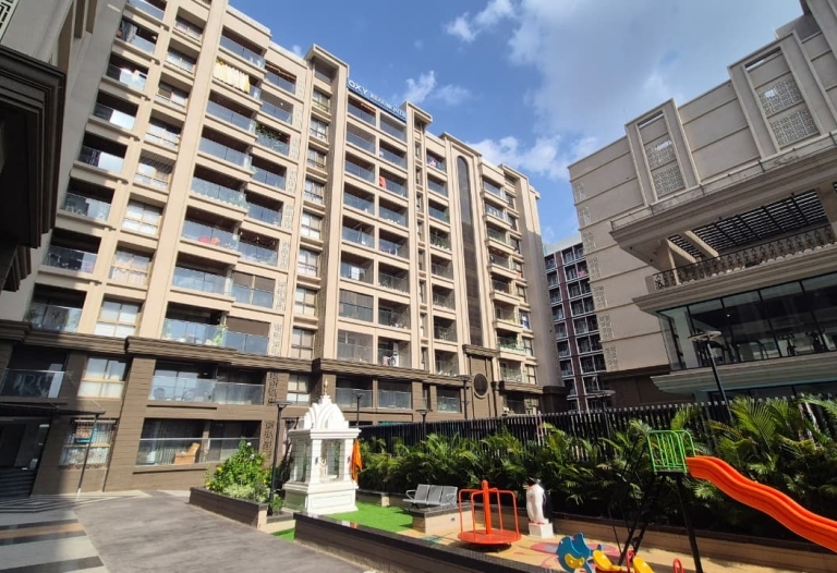 Available Premium 3.5 BHK Apartment for Sale | Oxy Beaumonde, Viman Nagar, Pune